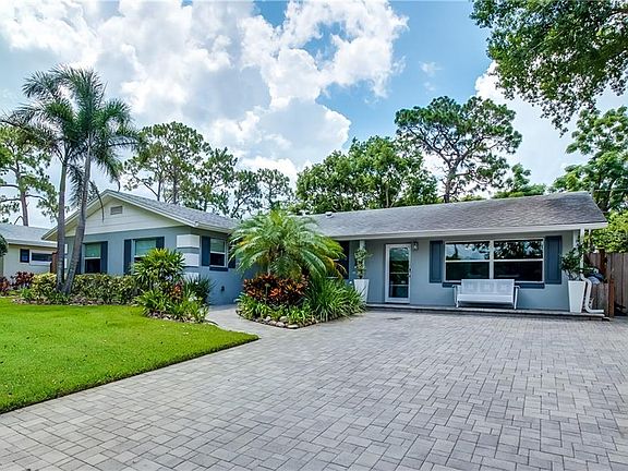 3rd image of 3440 Balsam Dr
