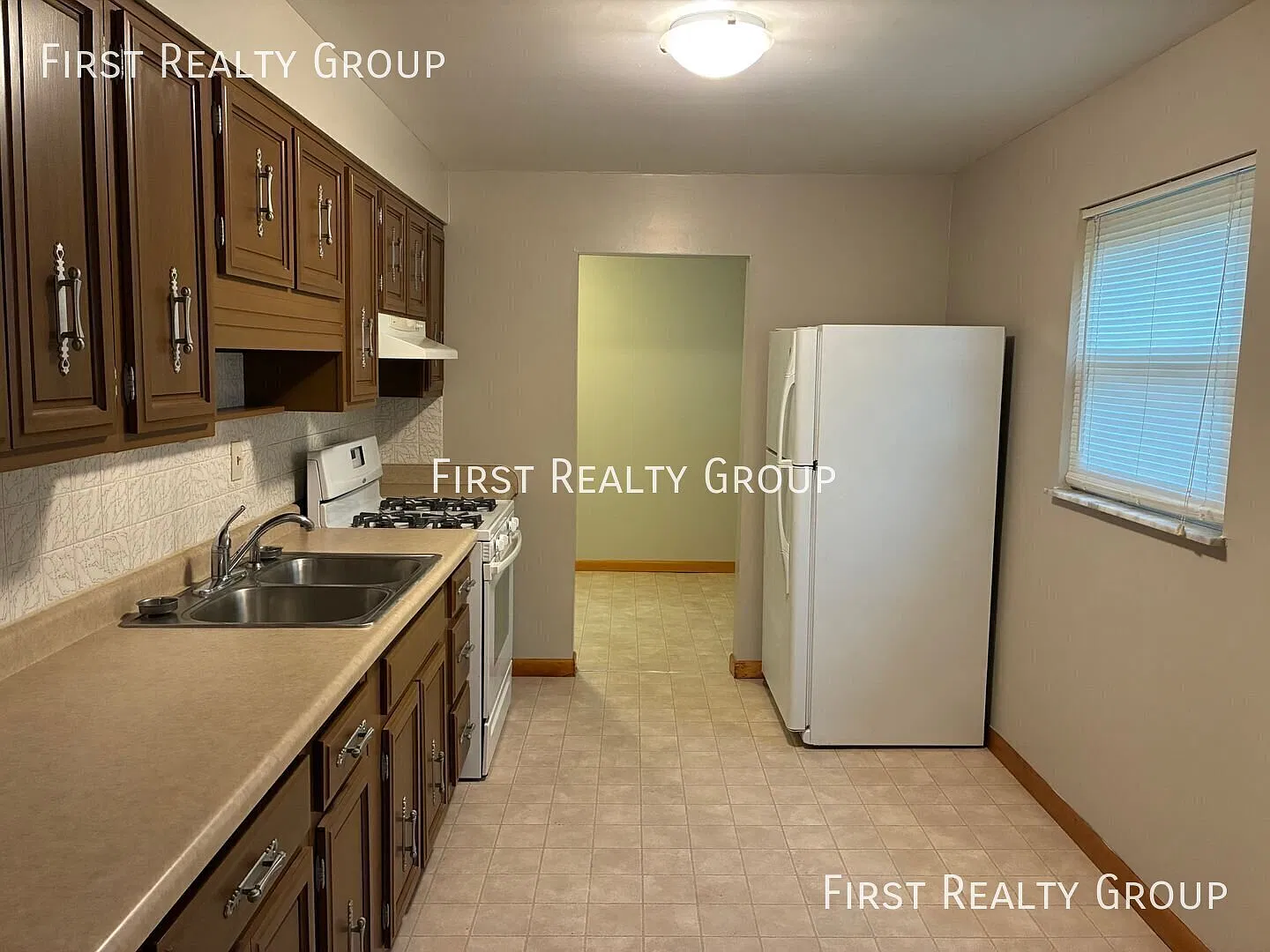 2 Bedroom Upstairs Apartment For Rent, Move In Ready! — Photo 4