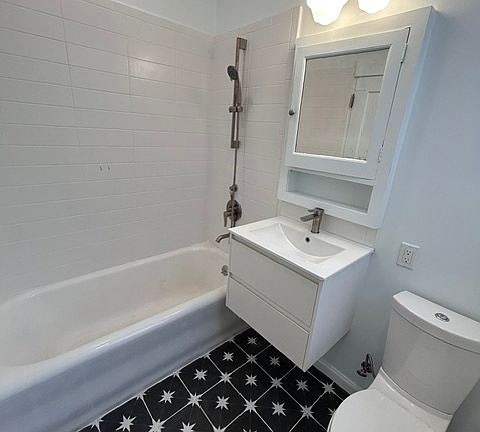 4th image of 635 Page St APT 4