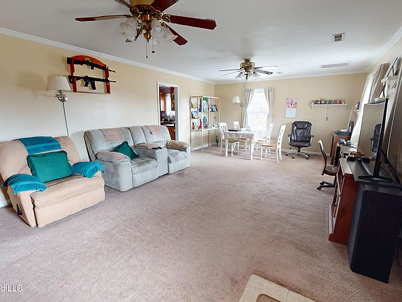 5th image of 426 Hoover Rd