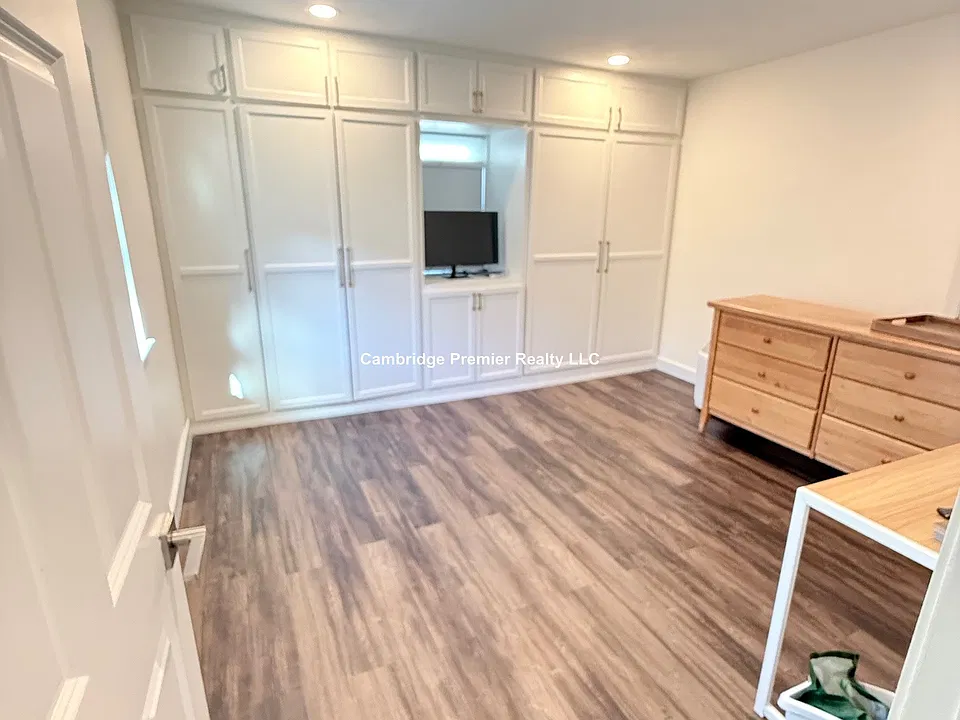 16 Pitman St #16
