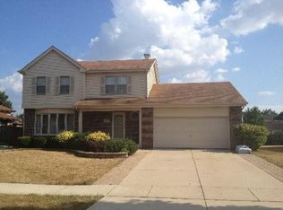 1817 Eaton Dr, Woodridge, IL 60517