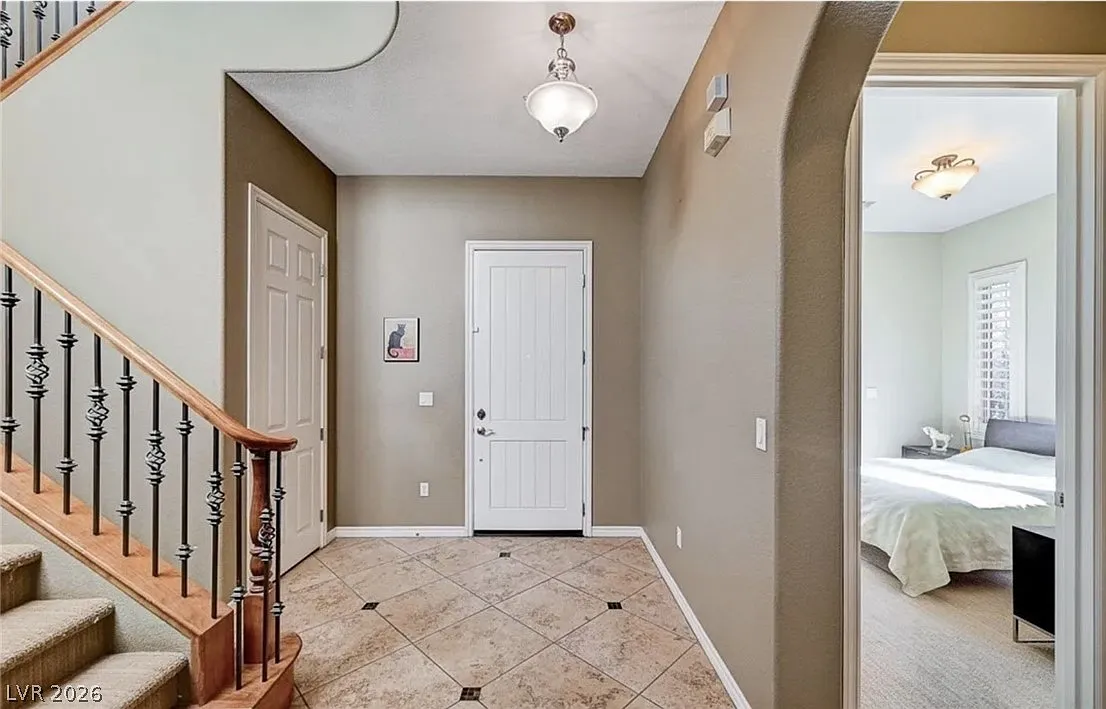 3 bed, 3.5 bath, 2501 sqft, $3,200 — Photo 3