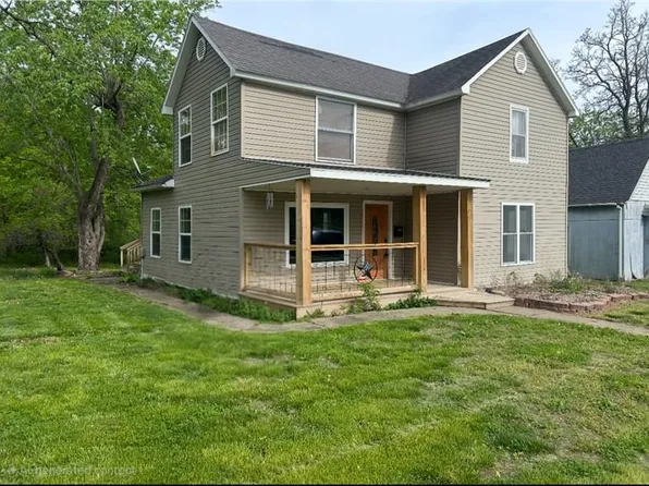 107 Bloomington St, Bevier, MO 63532