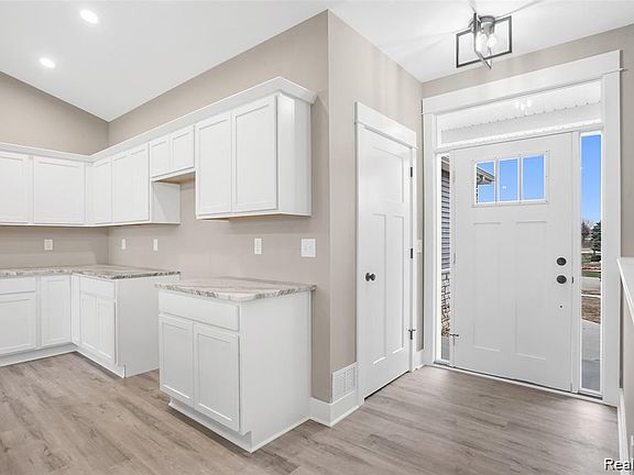 3rd image of 8398 Mapleview Dr