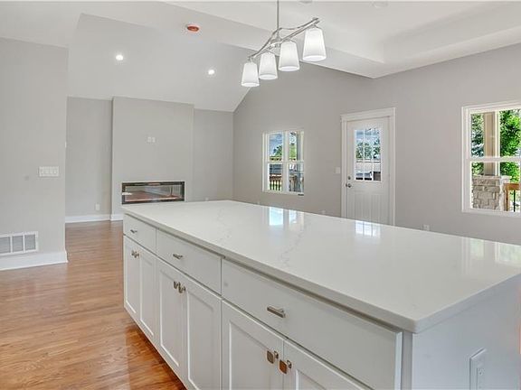 5th image of 716 Chestnut Ave