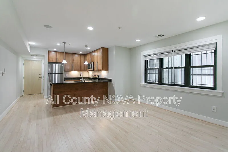 2 bed, 2.0 bath, 740 sqft, $2,250 — Photo 4