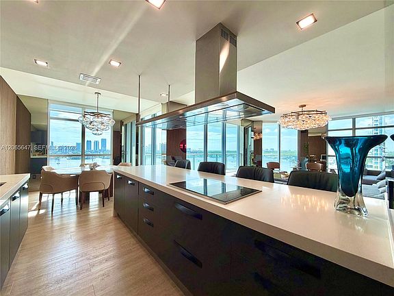 5th image of 17301 Biscayne Blvd APT 1409