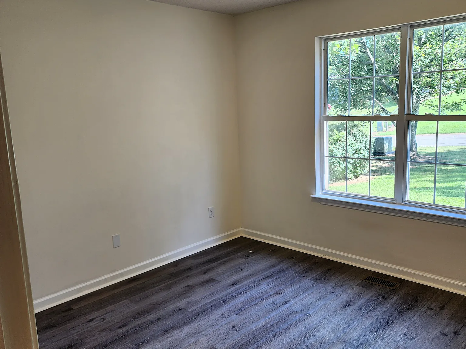 3 bed, 2.0 bath, 1250 sqft, $1,900 — Photo 3