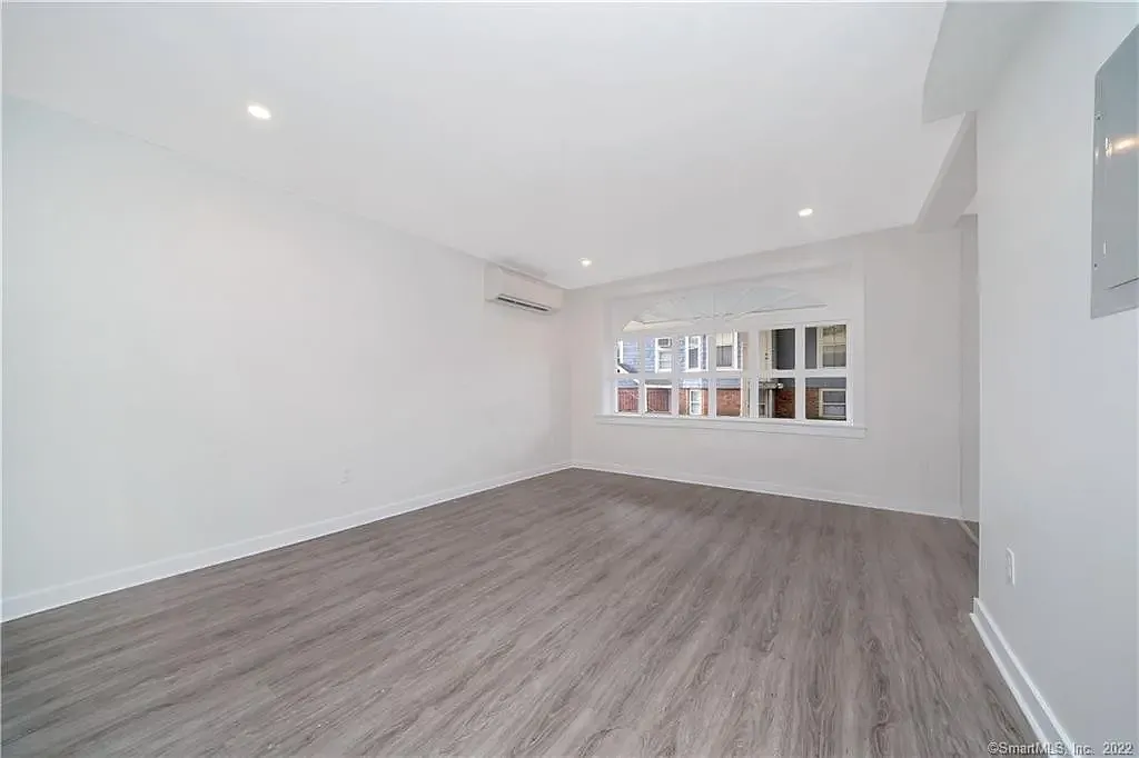 1 bed, 888 sqft, $1,795 — Photo 4