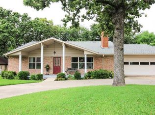 320 Navajo Trl, Lake Kiowa, TX 76240