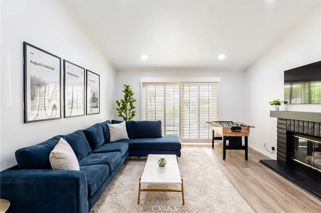 2 bed, 1330 sqft, $3,250 — Photo 3