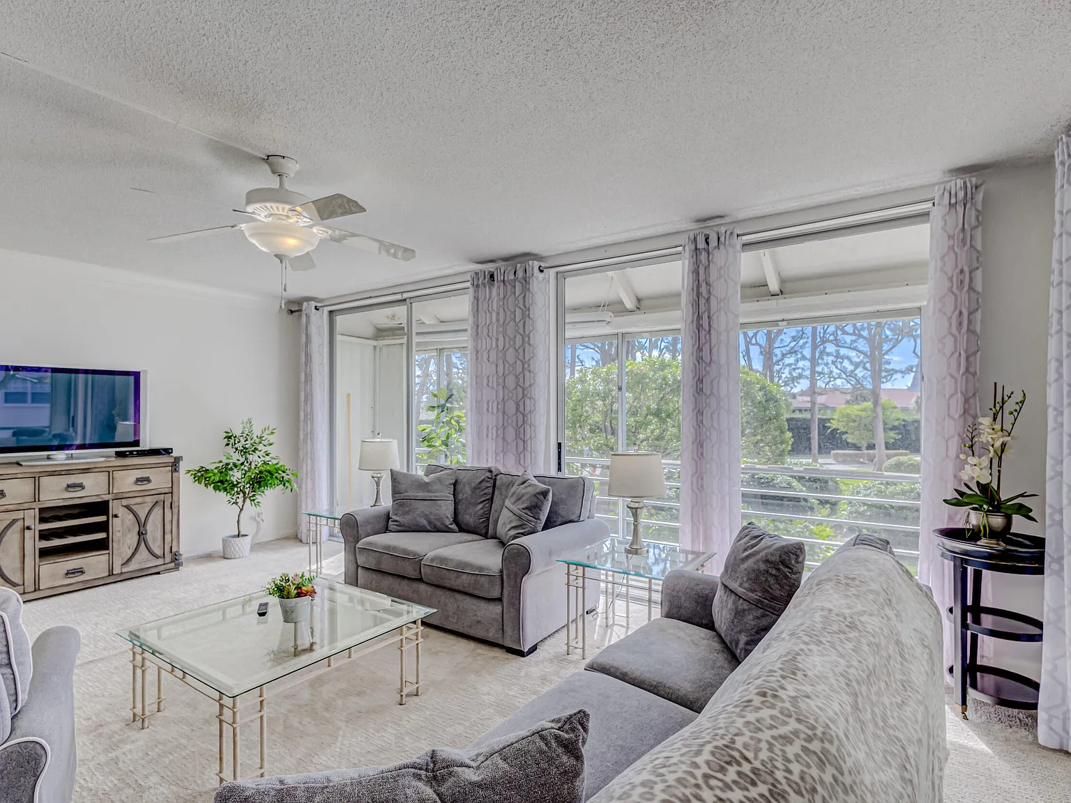 2 bed, 2.0 bath, 1058 sqft, $2,500 — Photo 3