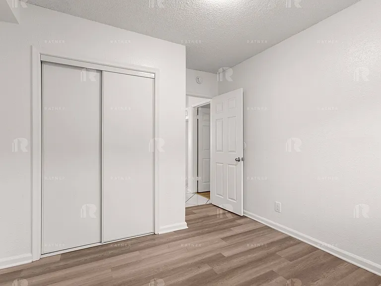 (Ar/Jo/Em:C) 1040 W. 91st Street — Photo 6