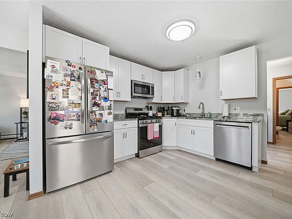 3rd image of 1469 Chapman Ave