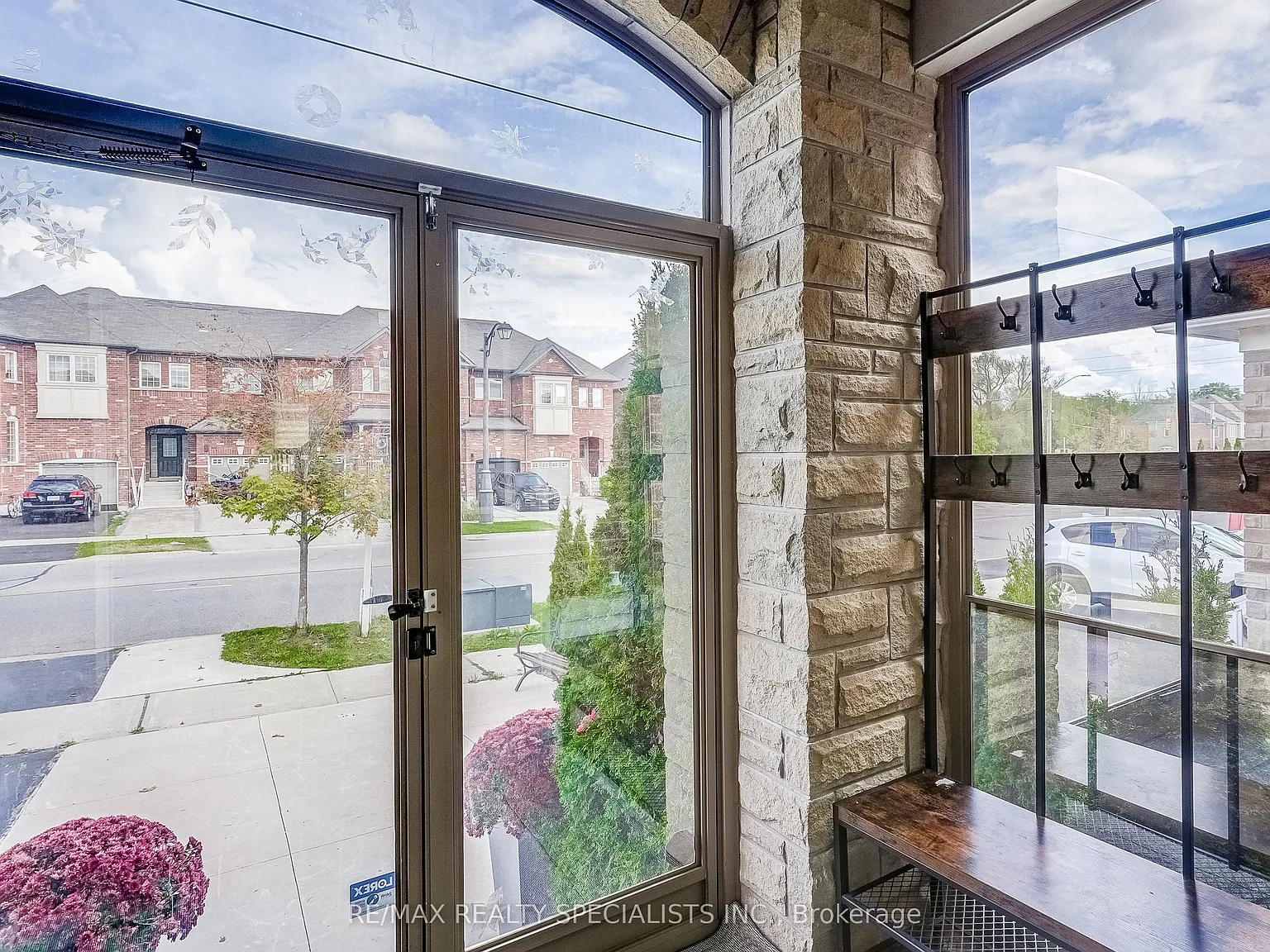 4 bed, $3,550 — Photo 2