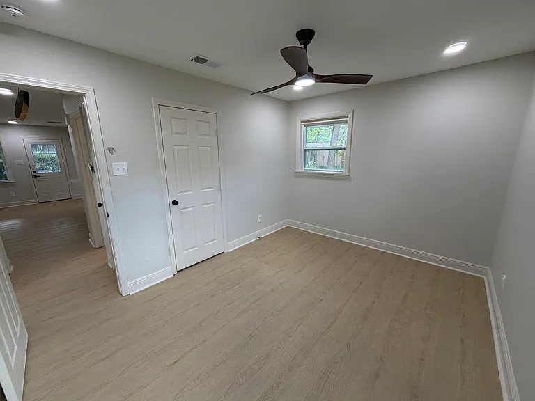 237 S Fairfax Dr — Photo 4