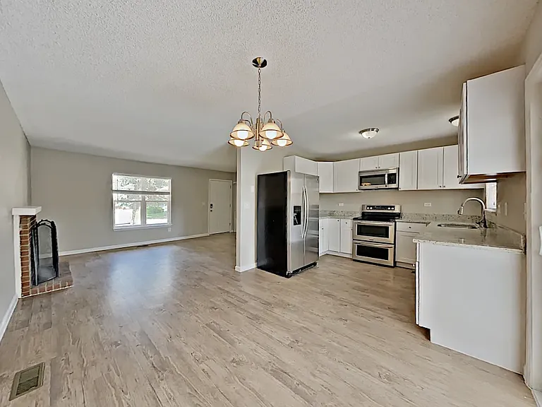 2560 S Ouray Way — Photo 2
