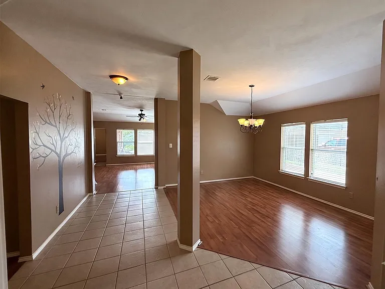 3906 Eastland Lake Dr — Photo 4
