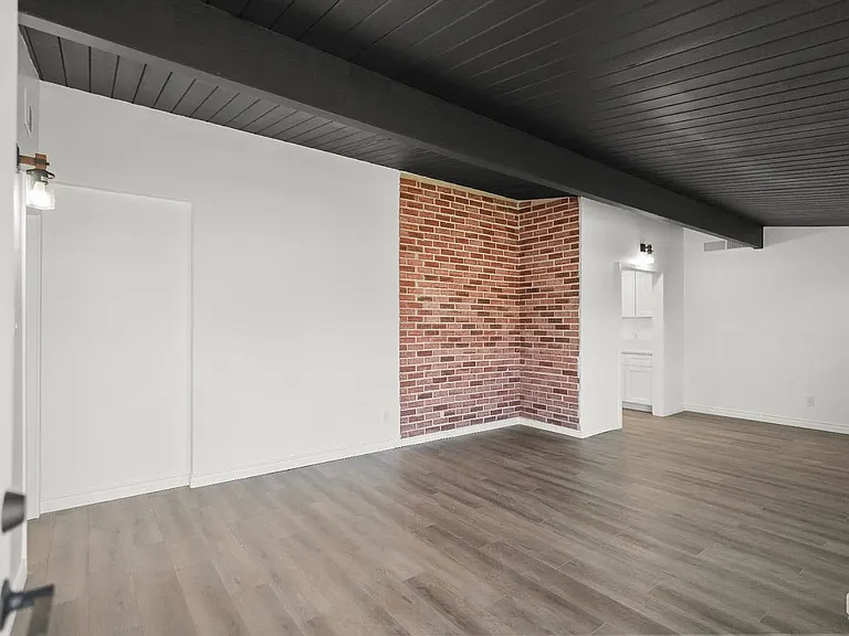 2904 Cornell St — Photo 13