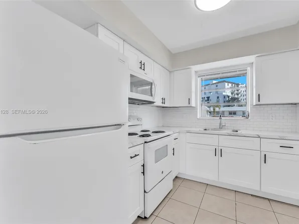 7330 SW 82nd St APT B218, Miami, FL 33143