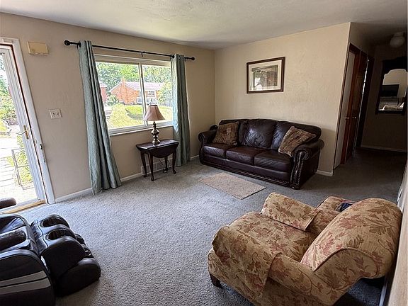 3rd image of 572 Guylyn Dr