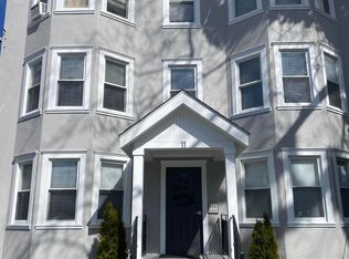 11 Old Field Point Rd APT 1B, Greenwich, CT 06830