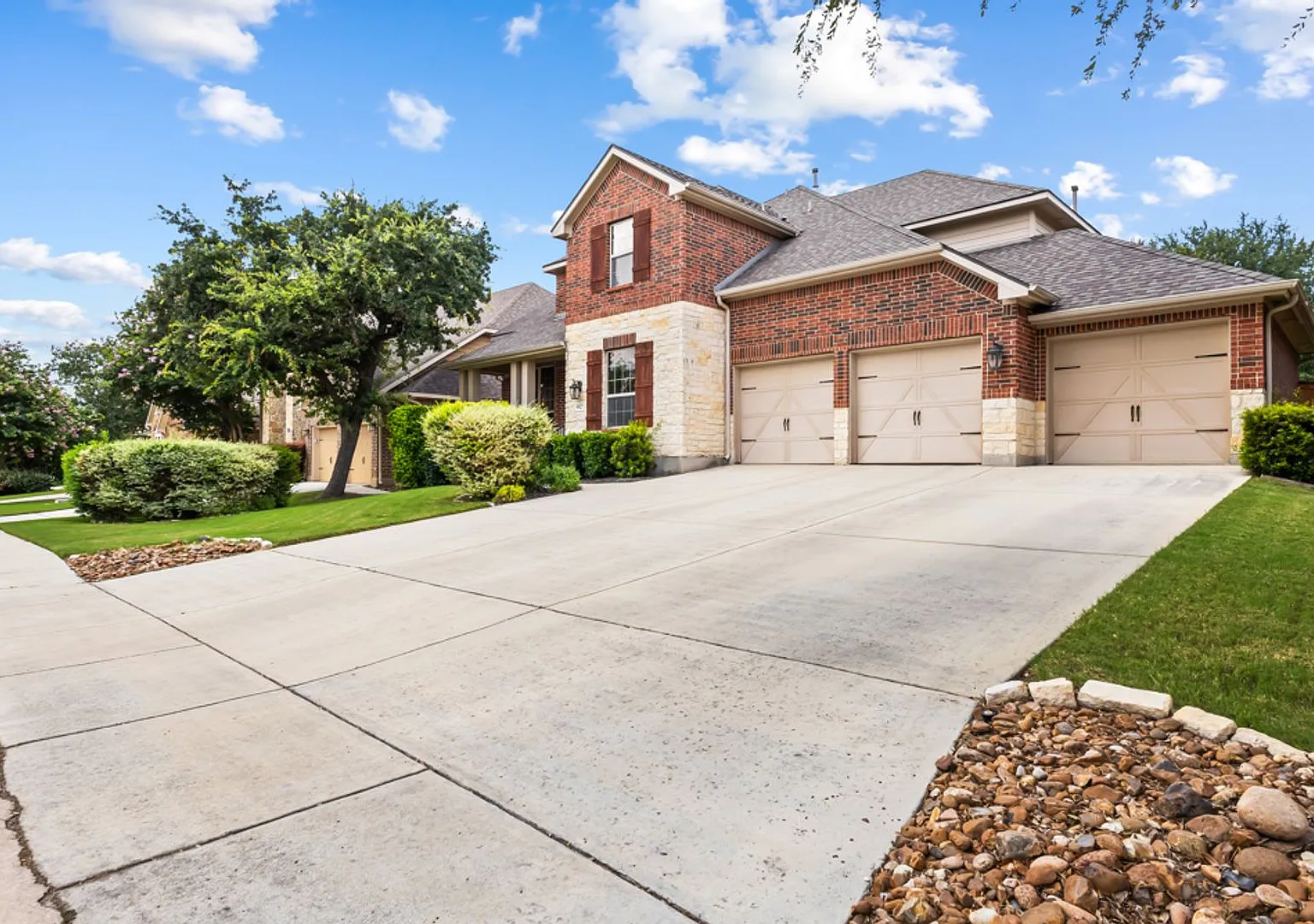 4 Bedroom/3.5 Bath River Rock Ranch Subdivision — Photo 2