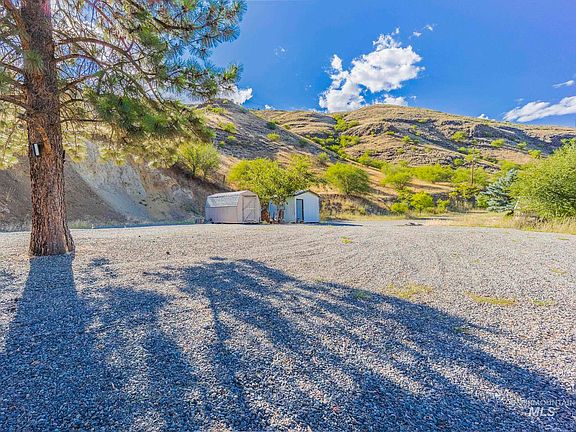 5th image of 161 Cemetery Rd