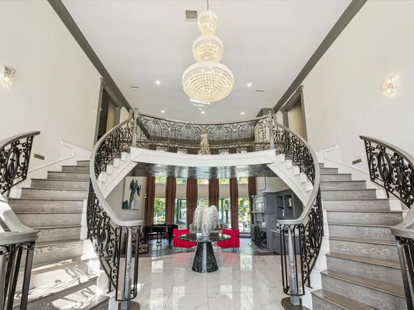 22009 Holly Creek Trl, Tomball, TX 77377