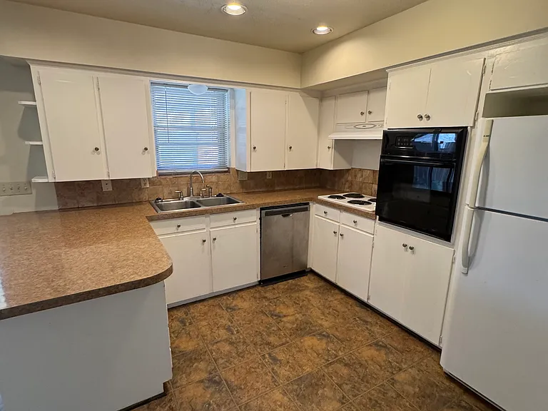11037 Joymeadow Dr — Photo 7