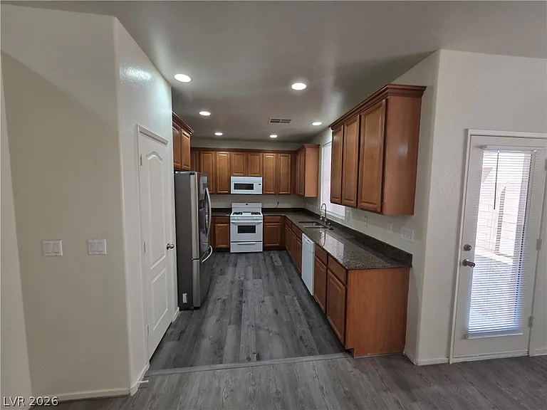 7510 Perla Del Mar Ave — Photo 9