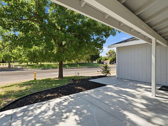 2nd image of 4781 Oakhollow Dr