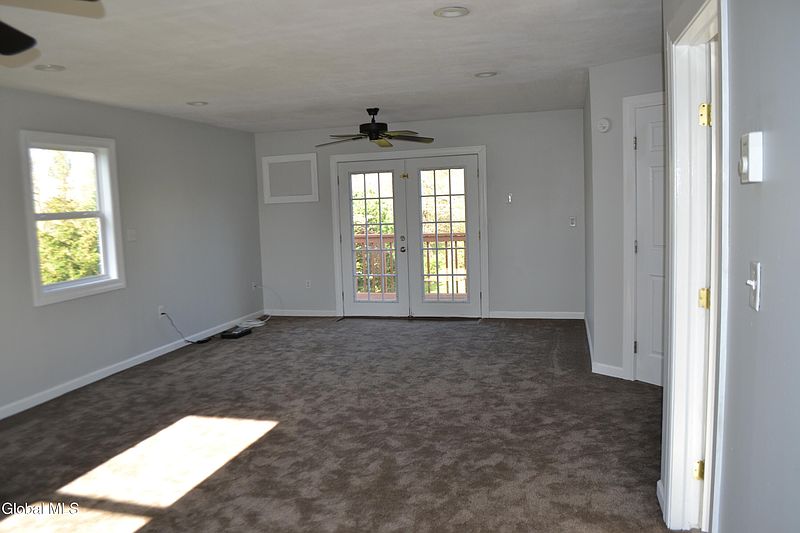 4th image of 60 Colonial Road