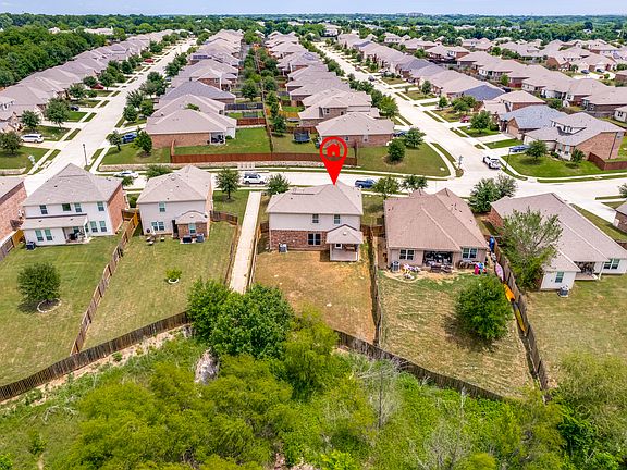 5th image of 1608 Persimmon Dr