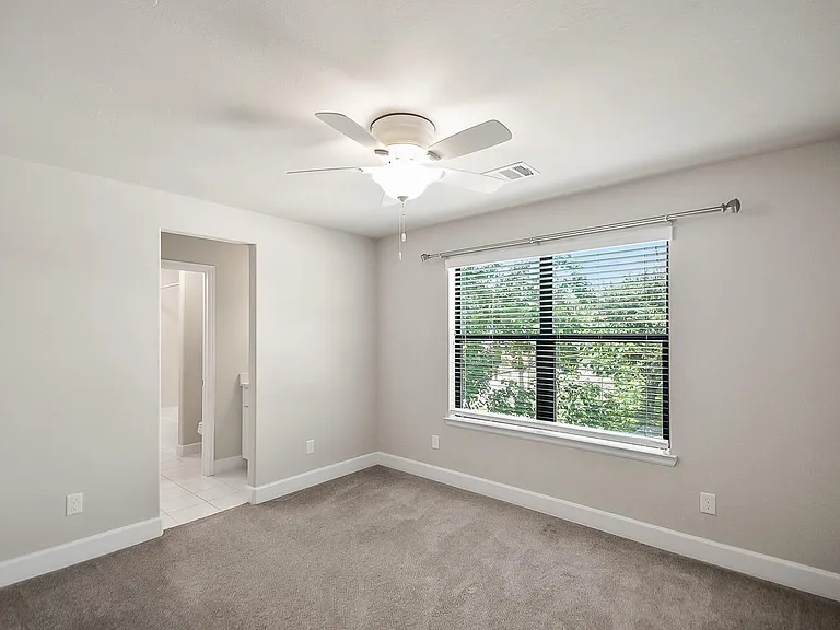 5328 Larkin St — Photo 15