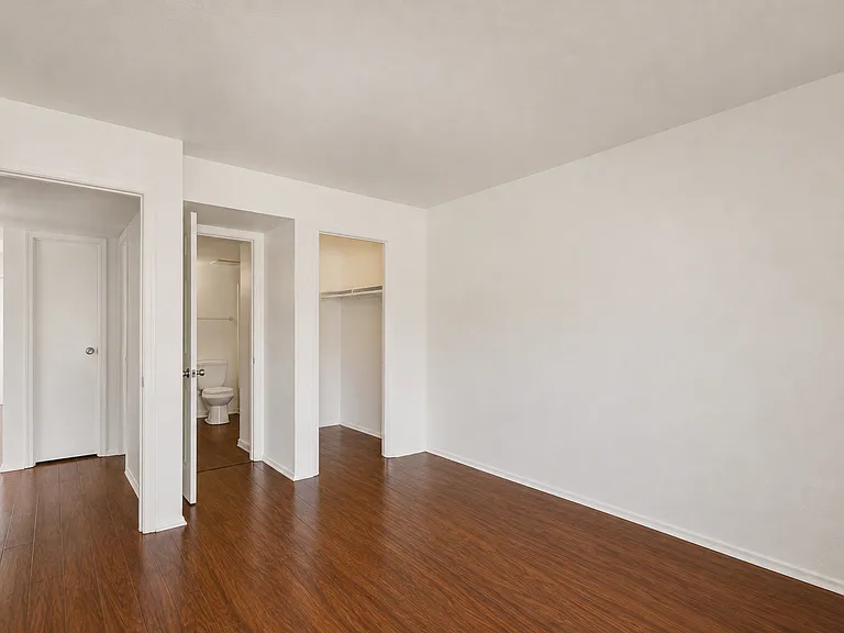 45 N Phyllis #109 — Photo 12