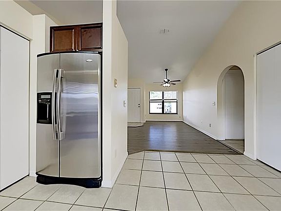 4th image of 414 Spike Ct