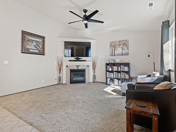 4th image of 157 Erica Dr