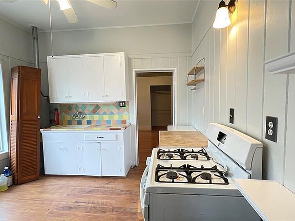 2nd image of 1526 Yale St #3