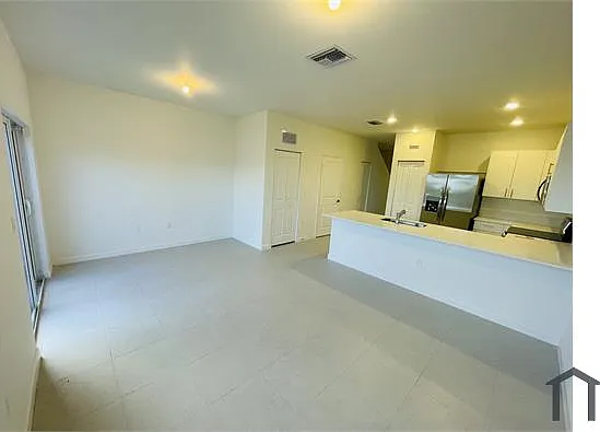 4 bed, 1600 sqft, $3,300 — Photo 4