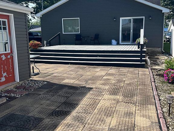 5th image of 804 W Race St