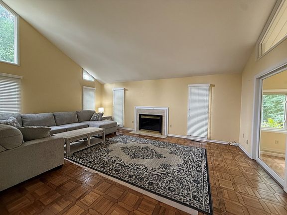 3rd image of 155 Dogwood Ct