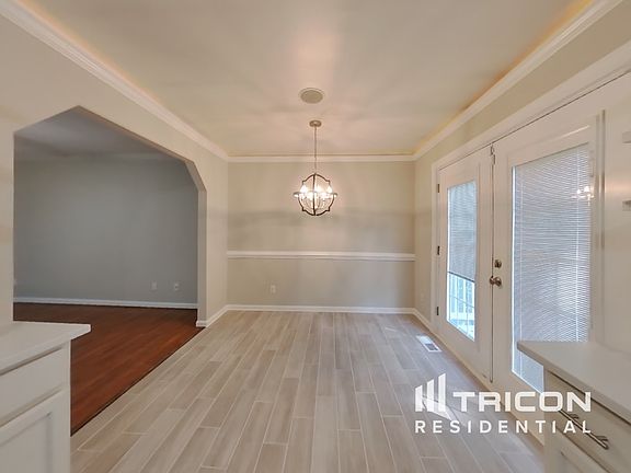 3rd image of 8807 Dundee Dr