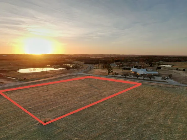 3207 Harris St, Gainesville, TX 76240