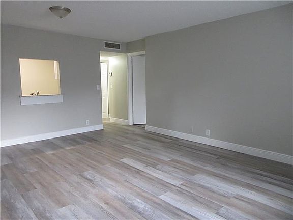 4th image of 4280 Woodside Dr APT 11