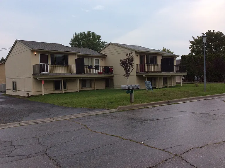 806 Spartan Dr #A-D — Photo 2