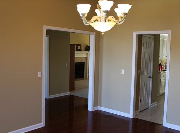 4th image of 202 W Sommer Oak Dr