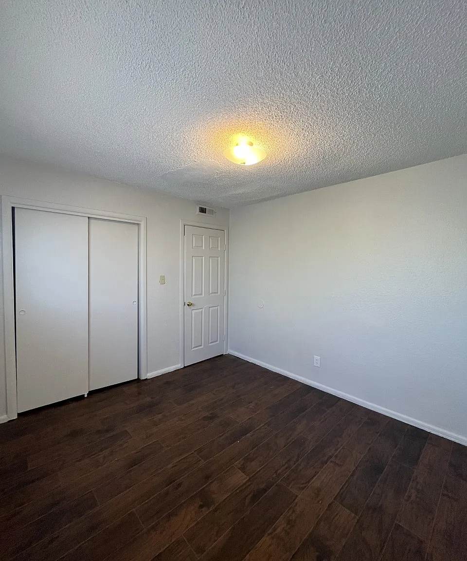 324 Vermont Street Northeast - C — Photo 2