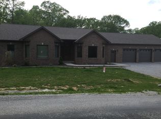 113 Calstrada Dr, Staunton, IL 62088